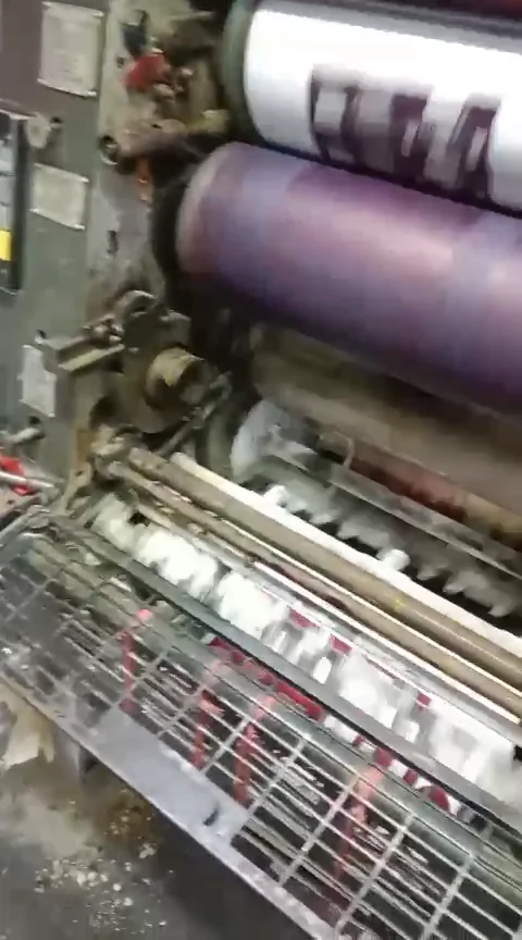 Sheets running through the press